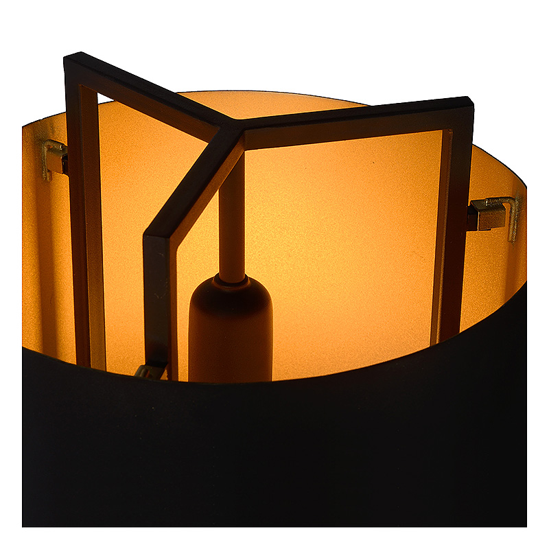 Moderne tafellamp Tavira met zwarte metalen frame en goud binnenin voor een modern en industrieel interieur