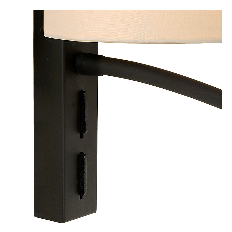 Zwarte metalen wandlamp Omer met witte linnen kap ideaal voor sfeer verlichting in een industrieel en landelijk modern interieur